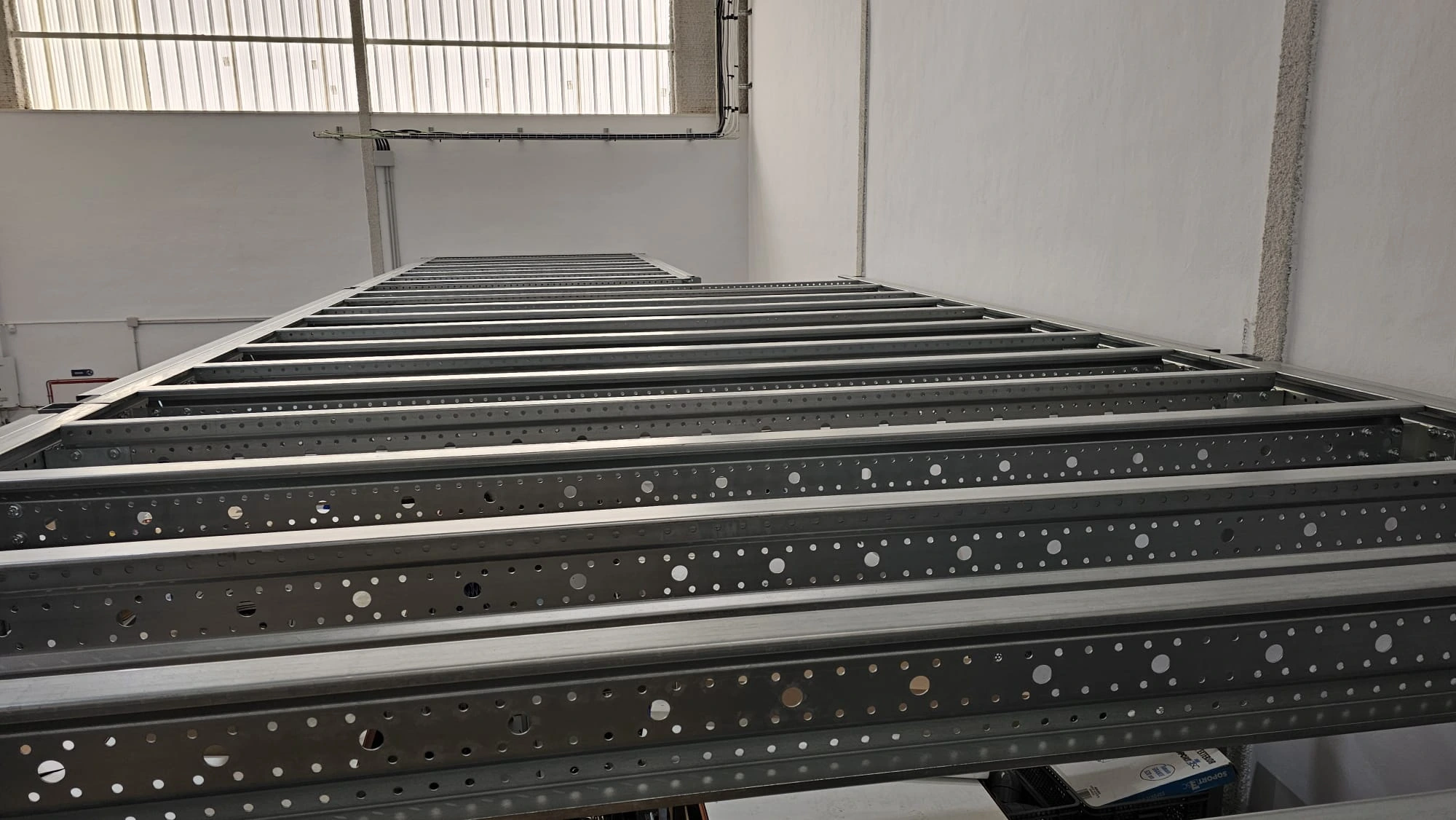 altillo metálico para empresa de fontanería