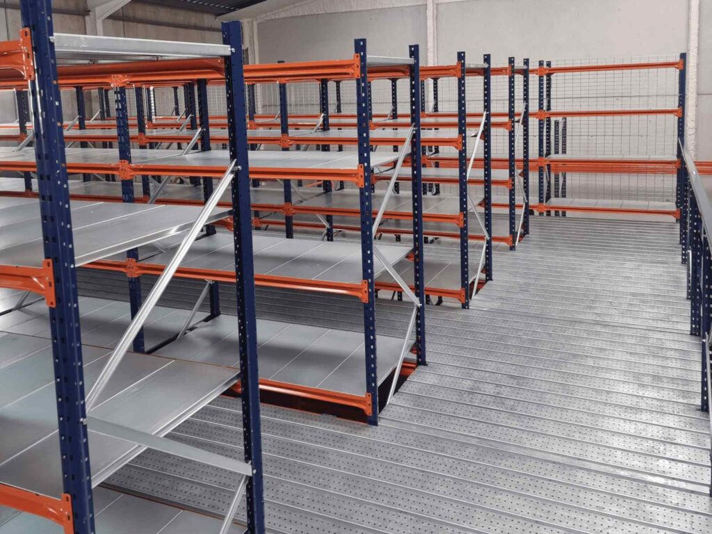 entreplanta con estanterias picking y estanterias cargas paletizadas-compressed