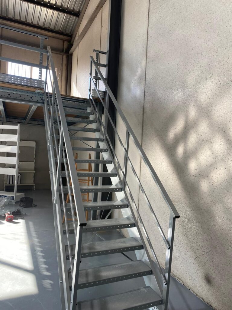 Altillo metálico para comercio al por menor