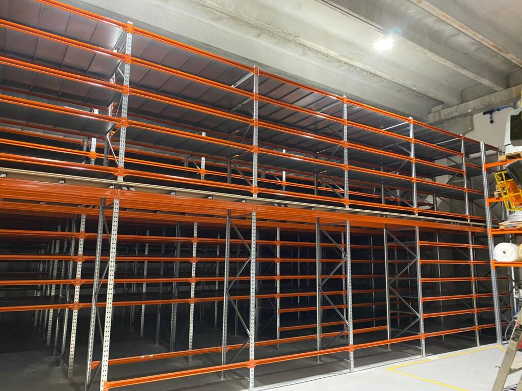 Entreplanta con Tramerias Picking y Convencional en sector naval