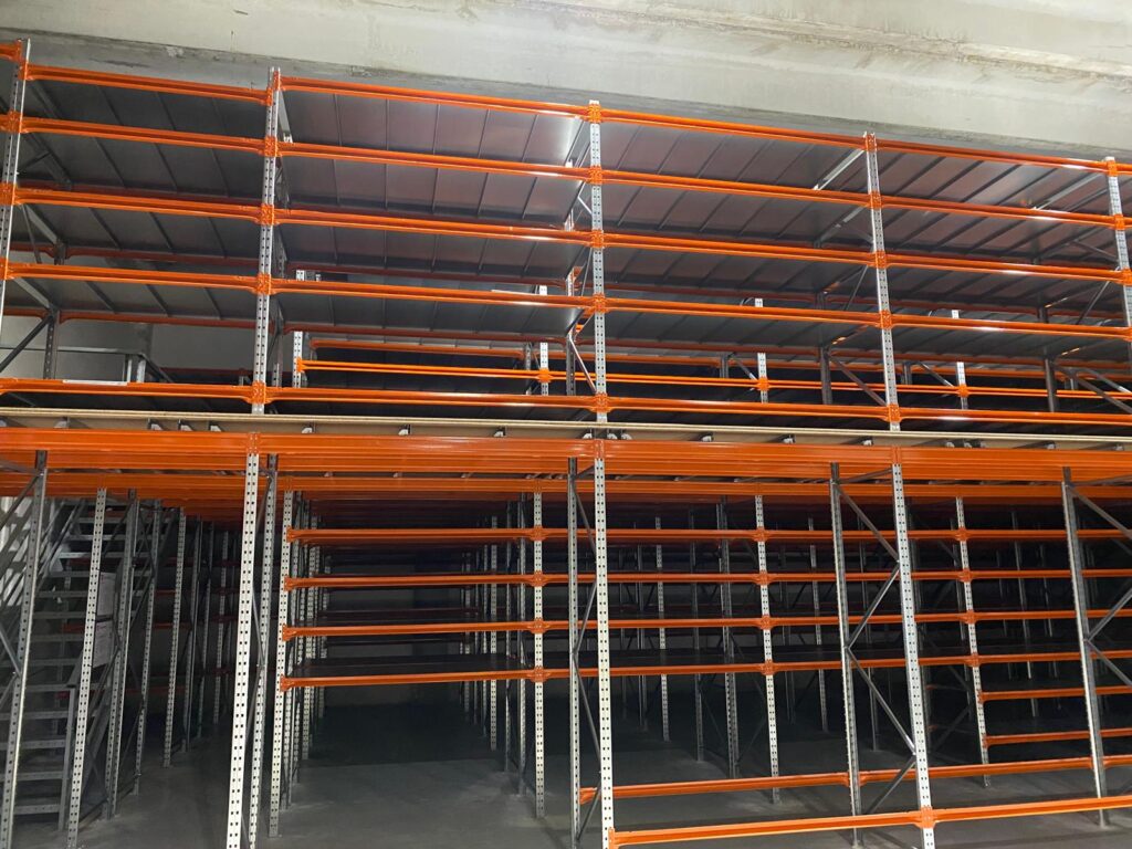 Entreplanta con Tramerias Picking y Convencional en sector naval