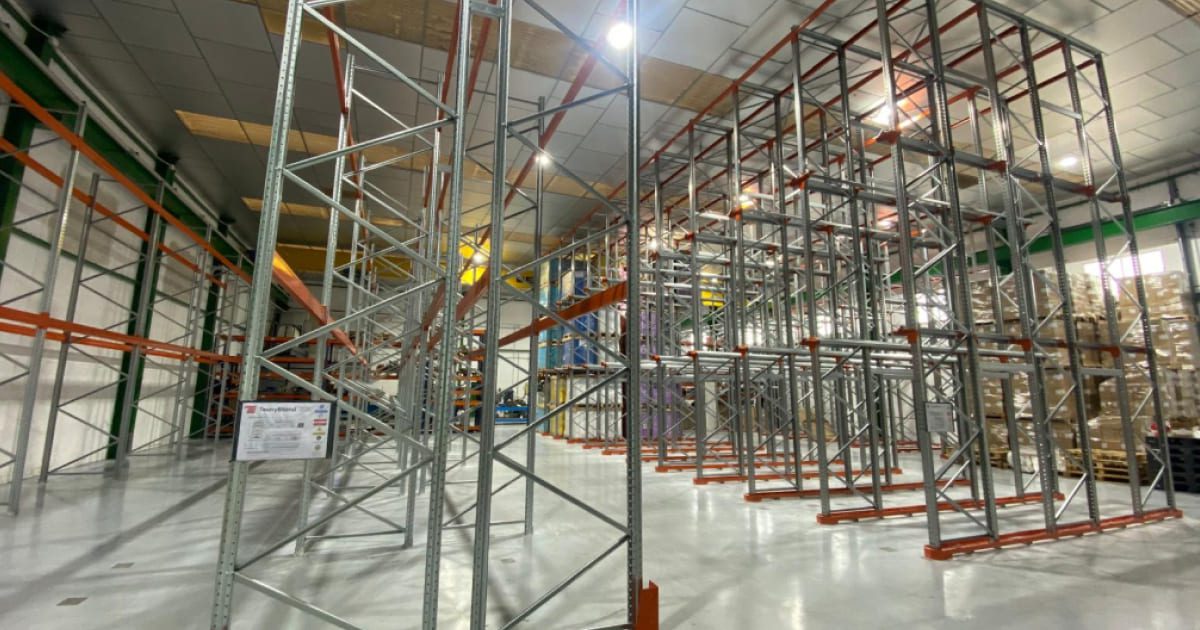 Tramerias Convencionales y Tramerias Drive-In en almacén industrial