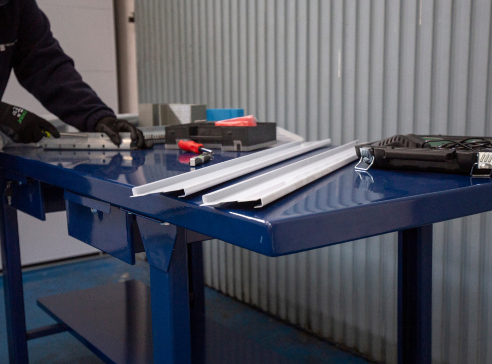 Mesas y bancos de trabajo