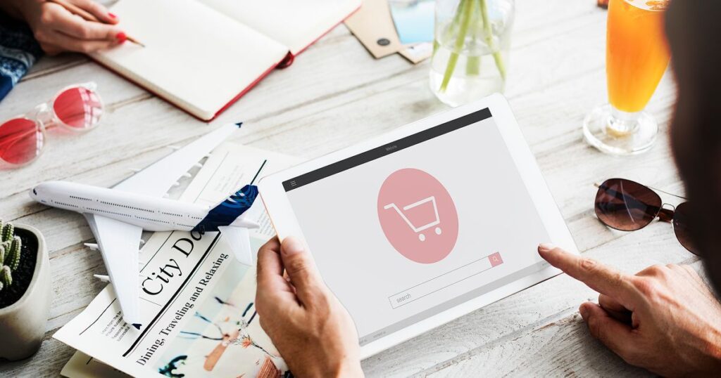 Trabajadores comprando soluciones de almacenaje industrial para tienda online o ecommerce